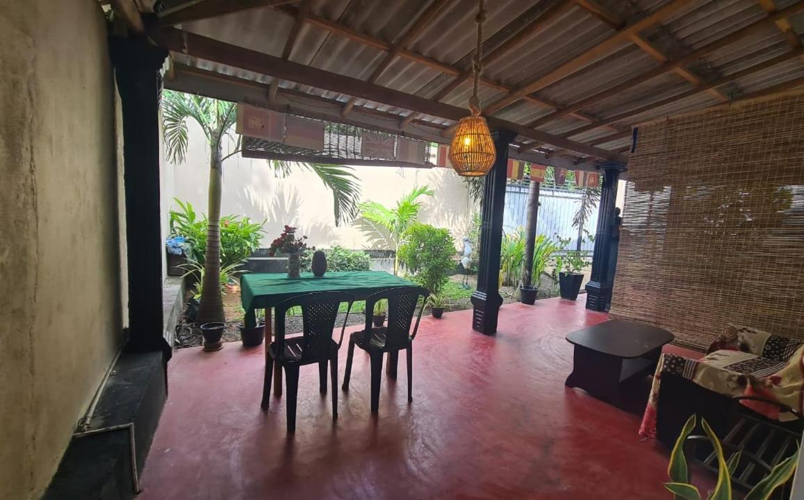 Kavidi Villa Home Stay Tangalle Pokoj fotografie